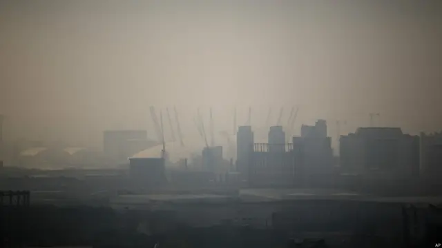 图辑：沙尘雾霾袭英伦