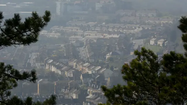 图辑：沙尘雾霾袭英伦