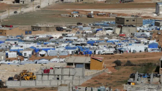 چند هزار تن از پناهجویان سوری در اردوگاه های پناهندگان در لبنان اسکان شده‌اند