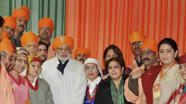 नरेंद्र मोदी, कश्मीरी पंडितों के साथ