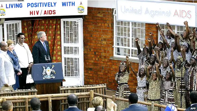 Ex presidente de EE.UU, George W. Bush, en Uganda
