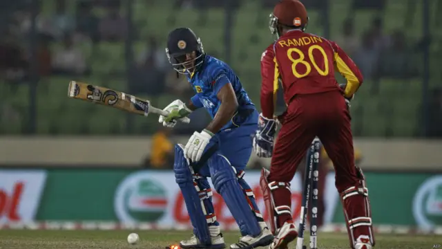 اس کے بعد 100 رنز تک پہنچتے پہنچتے سری لنکا کے چار کھلاڑی آؤٹ ہو چکے تھے۔