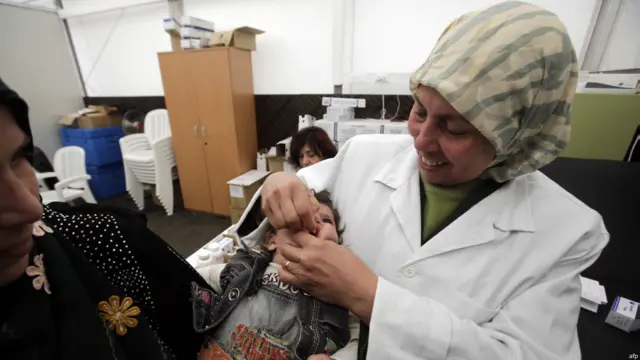 Petugas medis di kantor UNHCR