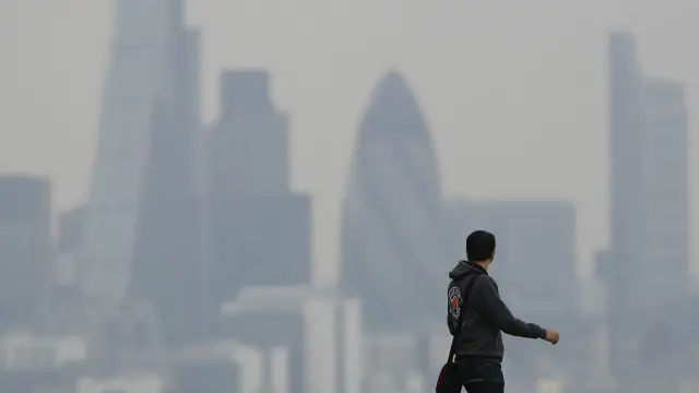 從中國來的朋友到了倫敦,一個幾乎無一例外的疑問是,「霧都霧都嘛,咋看不見霧呢?」 霧還是有的。