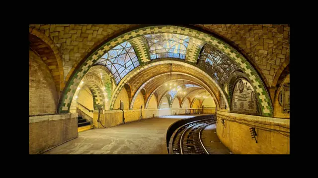 Arcos em tijolo criados pelo arquiteto espanhol Rafael Guastavino entre o fim do século 19 e o início do século 20 podem ser vistos em mais de 250 construções na cidade.