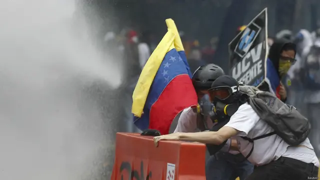 Disturbios en la universidad central de venezuela, caracas