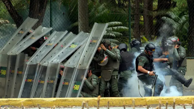 Disturbios en la universidad central de venezuela, caracas