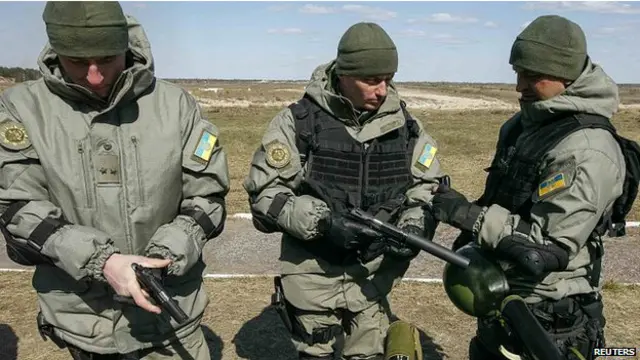 अभ्यास करते यूक्रेनियाई लोग