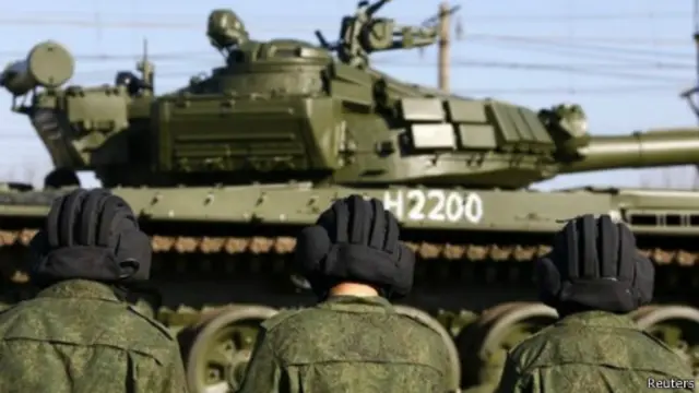 Puluhan ribu pasukan Rusia masih berada di perbatasan Ukraina.