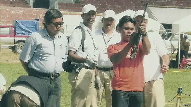 Sesuai kesepakatan perdamaian Helsinki (2005), penyerahan senjata milik kombatan GAM kemudian ditindaklanjuti dengan penghancurannya.