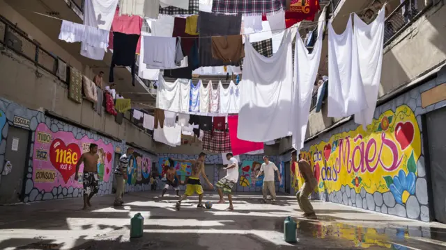 क्रिस्टोफ़र पिलीट्ज की किताब 'द ब्यूटीफुल गेम' की एक तस्वीर