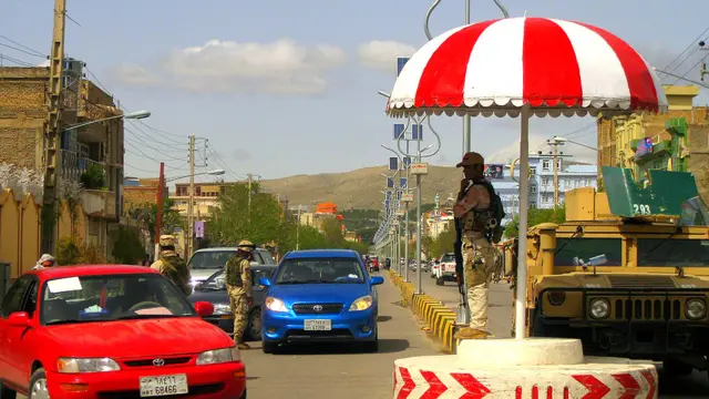 په هرات کې امنيتي تدابير خورا کلک شوي او افغان امنيتي ځواکونه د ښار په څلور لارو کې ځای پر ځای شوي دي. 