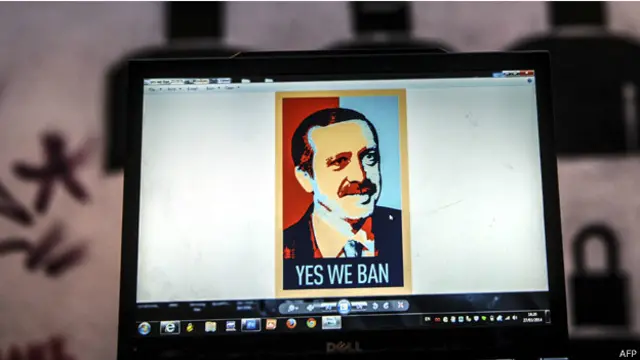 تركيا حظرت "تويتر" في 21 مارس/آذار بعد نشره مزاعم بضلوع مسؤولين كبار في قضايا فساد.