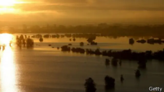 استفادت السلطات البريطانية بشكل كبير من صور الأقمار الصناعية خلال فترة الشتاء الرطب التي مرت بها