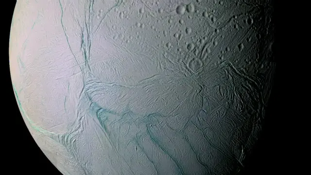 As rachaduras no polo sul de Enceladus são o foco dos jatos de vapor d'água