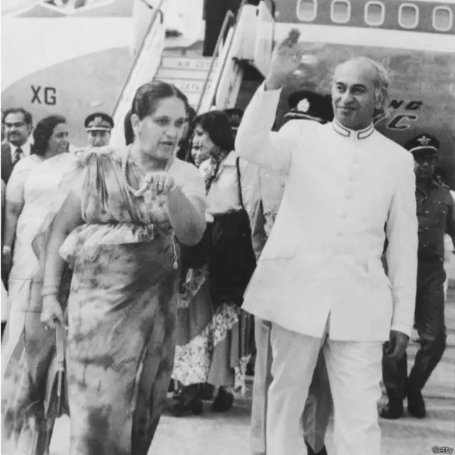 ذوالفقار علی بھٹو کی 20 دسمبر سنہ 1976 کو سری لنکا کی اس وقت کی وزیرِاعظم بندرانائیکے کے ساتھ ایک تصویر۔