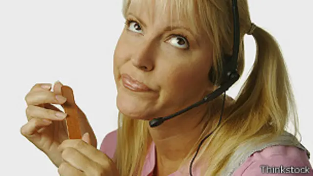 Joven que no presta atención