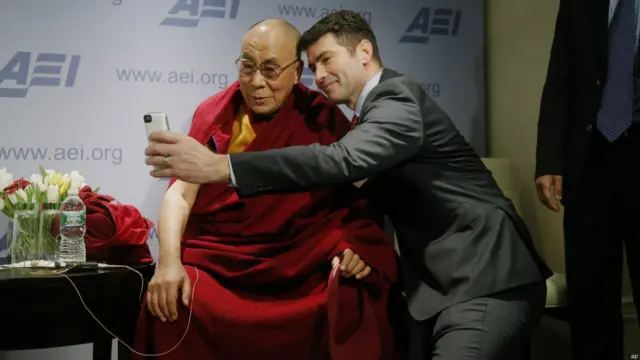 selfie, dalai lama