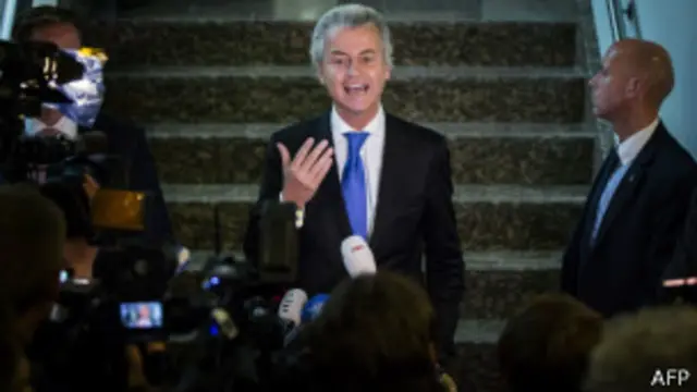 أثار فيلدرز انتقادات كثيرة بسبب مواقفة المتطرفة