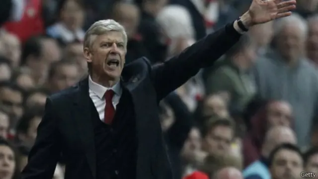 ليس هذا هو الخلاف الأول الذي يقع بين آرسين فينجر وبرشلونة حول التعاقد مع لاعبين تحت السن. 