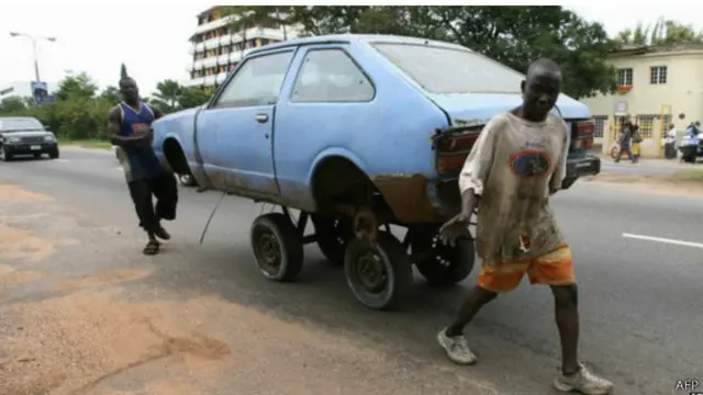 تنتقد الكاتبة الغانية إليزابيث أوهين غياب ثقافة الصيانة الدورية في بلادها