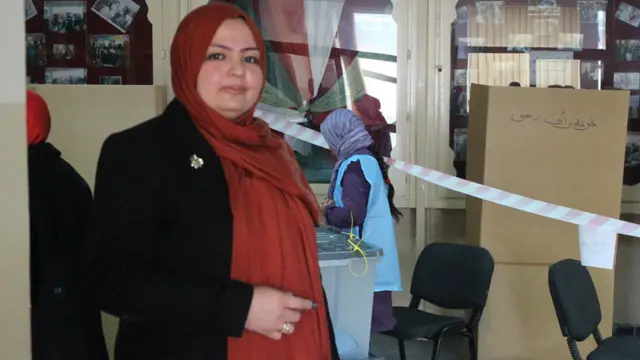 د ښځو د چارو وزارت د مسلکي او پالیسۍ مرستیاله وزیره، سیده مژګان مصطفوي "تر هغه ځایه چې لېدل کېږي کومه ستونزه نه شته، د ټاکنو له کمېسیون نه مننه کوم او همدارنګه د امنیتي چارواکو نه چې ښه امنیت يې ټینګ کړی او له ټولو خویندونه هیله کوم چې د رایو ورکول مرکزونو ته راشي او خپله رایه ورکړي. دا د هغوی قانوني او شرعي حق دی."