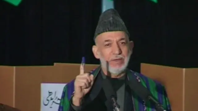 ولسمشر حامد کرزي او د کابينې يو شمېر غړو نن د کابل په اماني لېسه کې خپلې رايې وکارولې