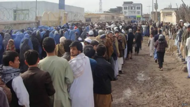 صدارتی انتخاب میں آٹھ امیدوار حصہ لے رہے ہیں۔ ان میں دو سابق وزرائے خارجہ زلمے رسول، عبداللہ عبداللہ، اور سابق وزیرِ خزانہ اشرف غنی بھی شامل ہیں