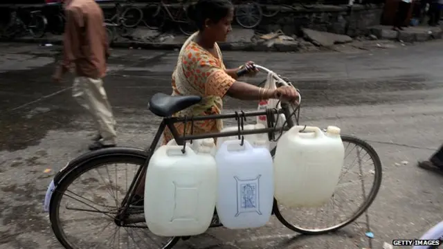 پیدا کردن آب در زاغه‌های هند کار سختیست