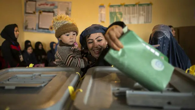 سی و هشت درصد رای دهندگان در انتخابات اخیر افغانستان، زنان بودند