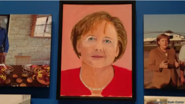 أظهر بوش الجانب المرح من شخصية ميركيل في الصورة التي رسمها لها. 