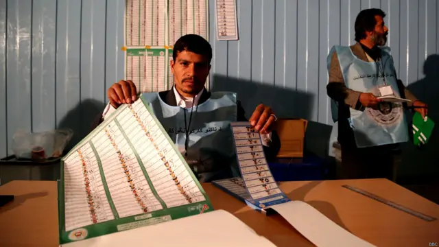 برای ریاست جمهوری افغانستان یازده نفر خود را نامزد کرده بودند که با انصرف سه نفر از نامزدان، حالا هشت نامزد با هم رقابت می‌کنند.