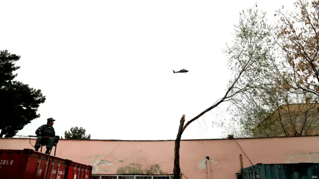 انتخابات زیر سایه تهدیدهای امنیتی برگزار شد. نیروهای امنیتی افغانستان از هفته ها پیش تدابیر شدید امنیتی اتخاذ کرده بودند و شب و روز کار می‌کردند.