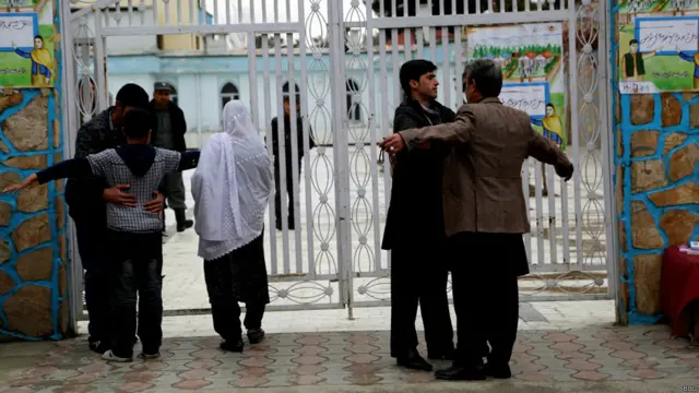 انتخابات در برخی از نقاط کابل در مکاتب و در بعضی مراکز در مسجدها برگزار شد.