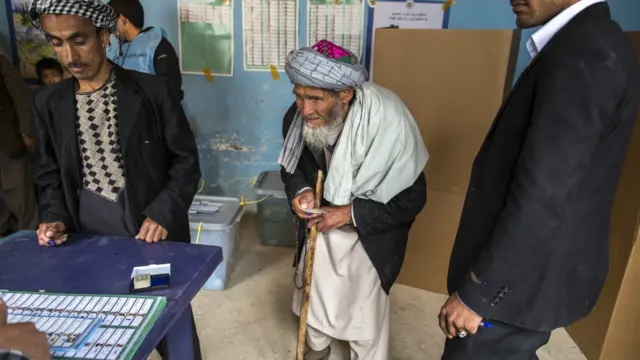 په ټاکنو کې د خلکو ګډون پراخ ښودول شوی او ویل شوي چې د دوی په منځ کې د پاخه عمر د خاوندانو شمېر هم کم نه و.