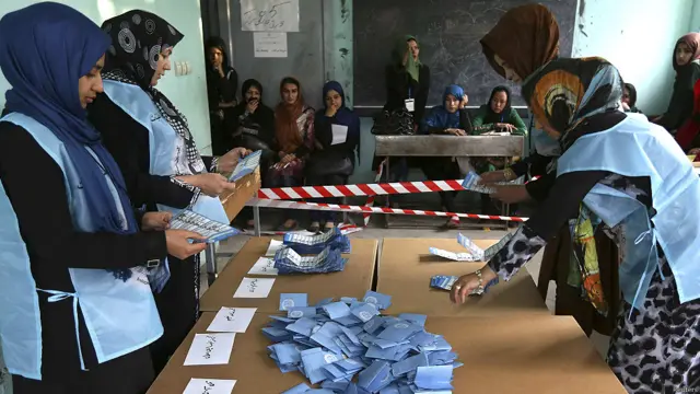 ان صدارتی انتخابات میں تین امیدواروں کو مضبوط تصور کیا جا رہا ہے اور مقابلہ ان ہی کے درمیان ہونے کی اطلاعات ہیں۔