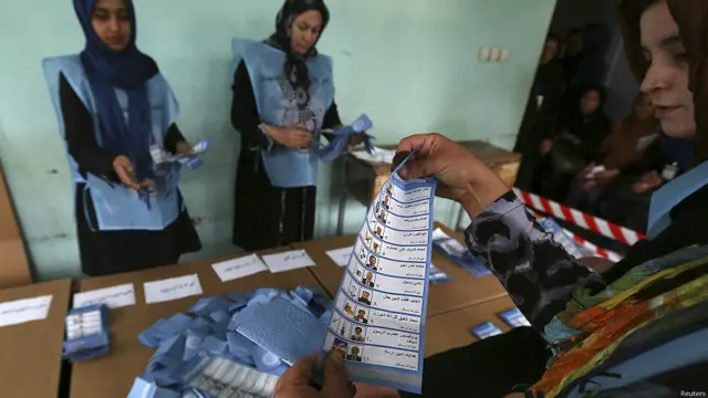 گزشتہ صدارتی انتخابات میں صدر کرزائی کے مخالفین نے ان پر دھاندلی کے شدید الزامات عائد کیے تھے۔