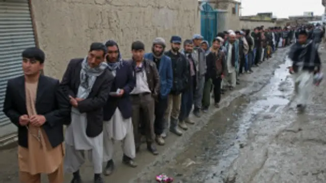 کمیسیون مستقل انتخابات می‌گوید بیش از هفت میلیون افغان در انتخابات شانزدهم حمل شرکت کردند