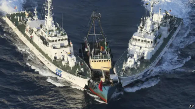 корабли береговой охраны поймали судно