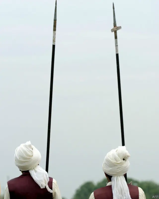 نیزہ بازی کے ان سالانہ مقابلوں میں 300 سے زیادہ گھڑسوار شریک ہوئے۔