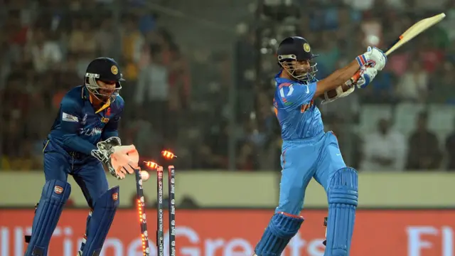 اینجلو میتھوز نے اجنکیا رہانے کو ابتدائی اووروں میں ہی آؤٹ کر دیا۔