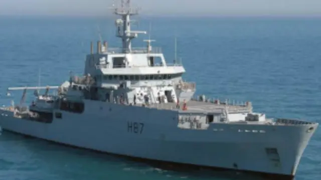 برطانوی جہاز پر سمندر کی تہہ میں چیزوں کو تلاش کرنے کے خصوصی آلات نصب ہیں