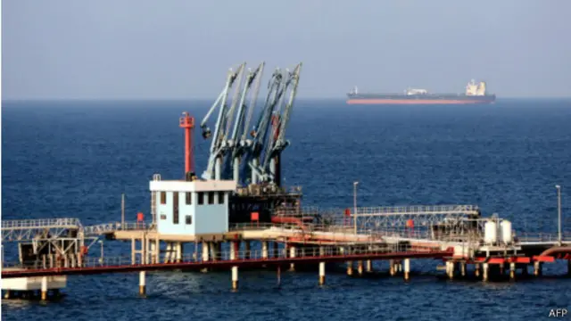 منظر عام لميناء الحريقة النفطي في ليبيا في 20 أغسطس/ آب 2013