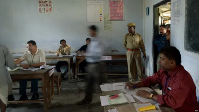 پہلی مرتبہ رائے دہندگان کو کسی بھی امیدوار کو نہ چننے کی ’آپشن‘ بھی دی گئی ہے۔