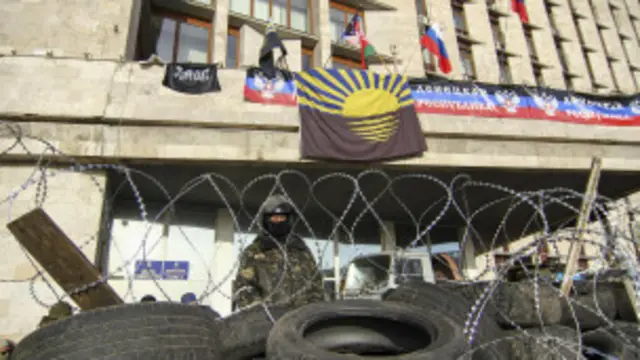 په دونېڅک کې روسي پلوو لاریونیانو د سیمه ییزې ادارې ودانۍ نیولې وه