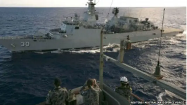 کئی ممالک کے طیارے اور بحری جہاز بحرِ ہند میں گمشدہ طیارے کی تلاش میں مصروف ہیں