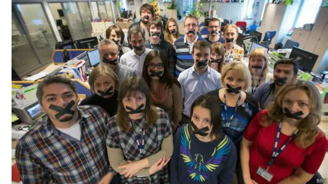 مسکو کې د بي بي سي خبریالانو خپلې خولې تړلې او مصر کې د وینا د ازادۍ او د الجزیرې د خبریالانو د خوشي کولو غوښتنه کوي.