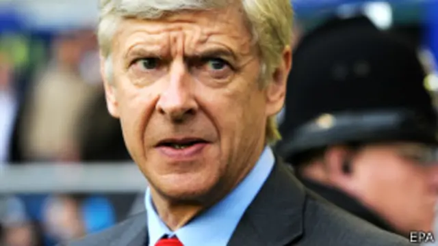 Manajer Chelsea Mourinho pernah menjuluki Wenger sebagai "spesialis kegagalan". 