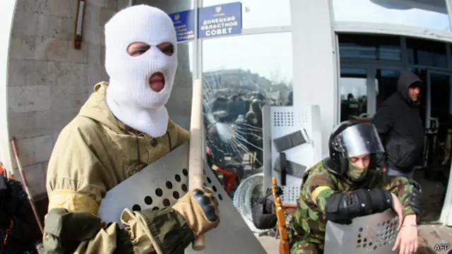 Пророссийские активисты в Донецке