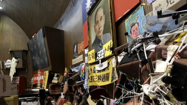 抗议者占领台湾立法院议场